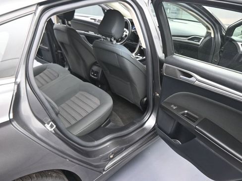Used 2020 Ford Fusion SE FWD image 43