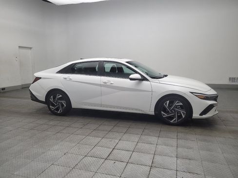 Used 2025 Hyundai Elantra SEL FWD image 11