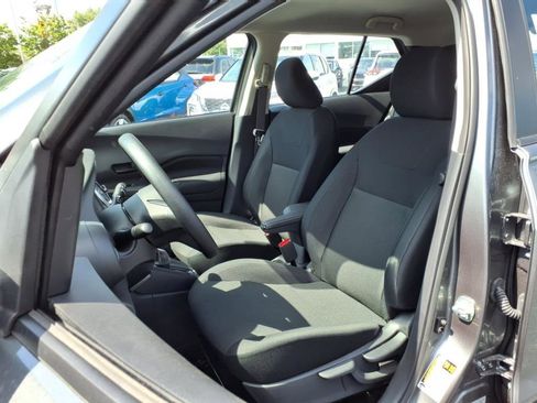 New 2025 Nissan Kicks Play S image 5