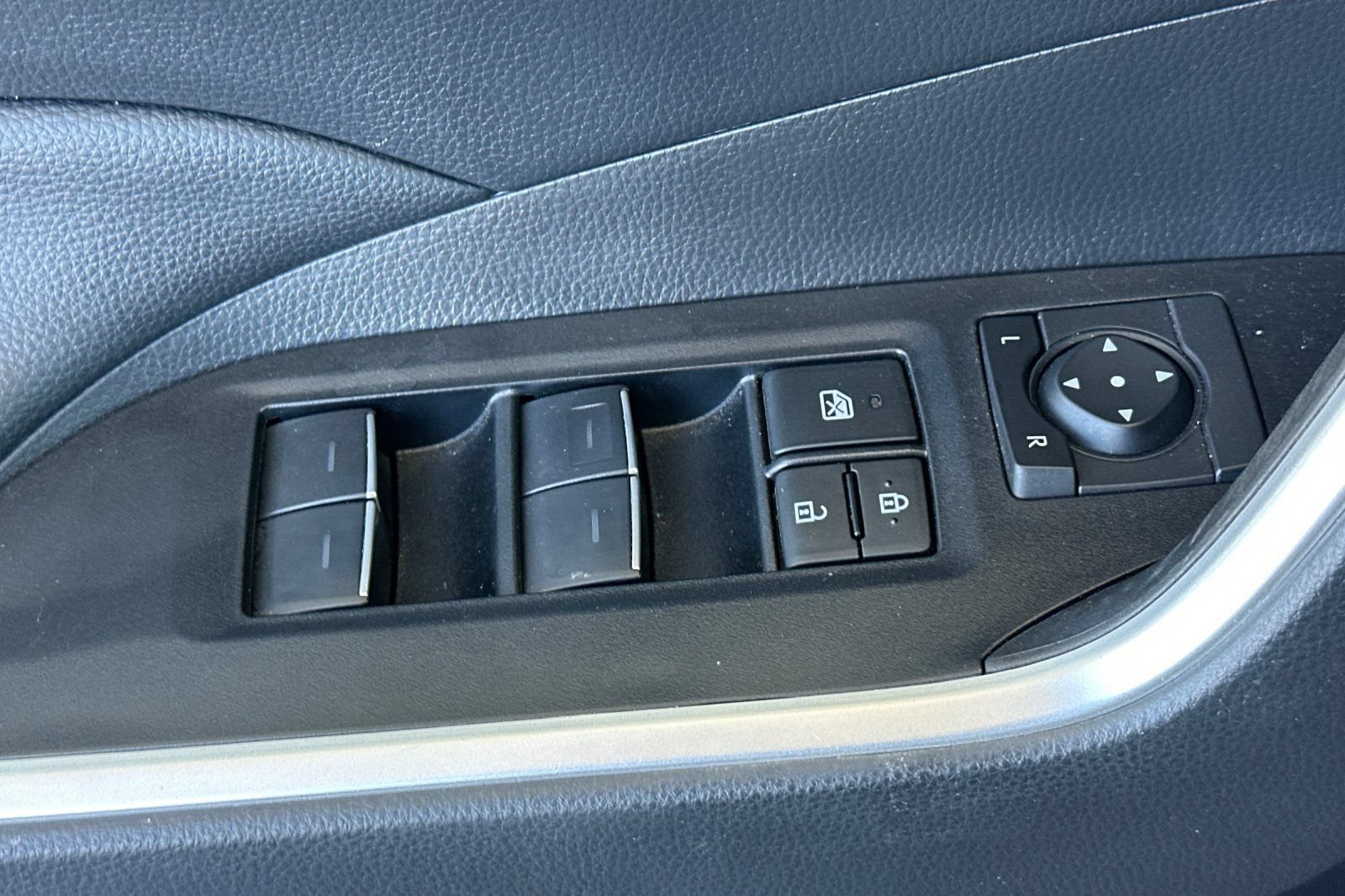 Used 2023 Toyota RAV4 XLE Premium FWD image 13