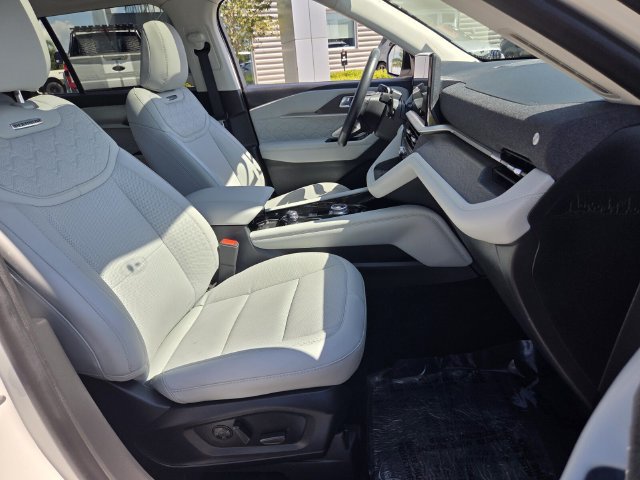 Used 2025 Ford Explorer Platinum w/ Ultimate Package RWD image 20