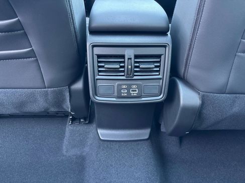 Used 2025 Subaru Forester Premium image 7