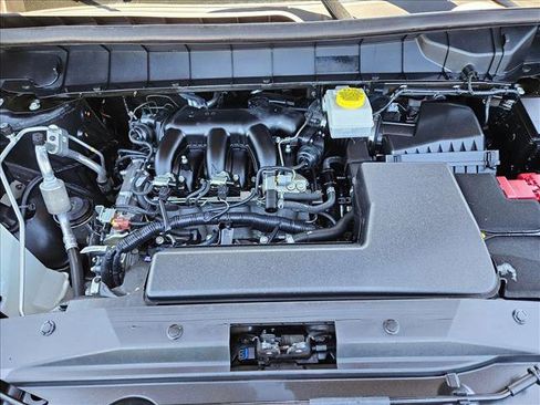 Used 2025 Nissan Pathfinder SV AWD/4WD image 23