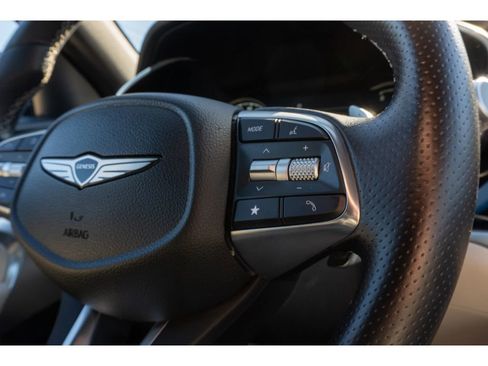 Used 2025 Genesis G70 2.5T image 25