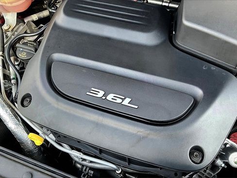 Used 2018 Chrysler Pacifica Touring-L image 29