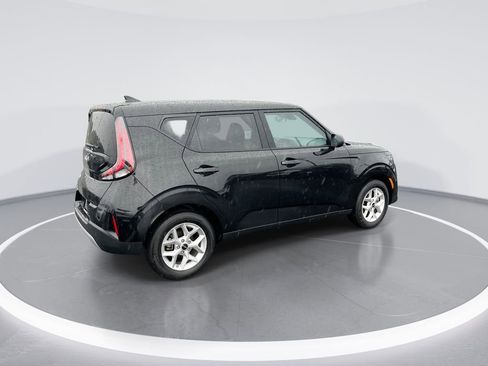 Used 2025 Kia Soul LX w/ LX Technology Package FWD image 8