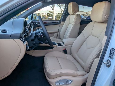 New 2026 Porsche Macan image 5