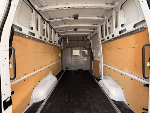 Used 2018 Nissan NV 2500 SV image 25