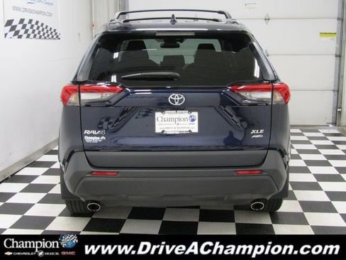 Used 2021 Toyota RAV4 XLE w/ Convenience Package image 14