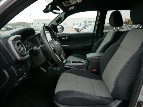 Used 2022 Toyota Tacoma TRD Off-Road image 32