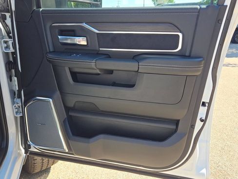 New 2026 RAM 2500 Laramie AWD/4WD image 11