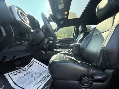 Used 2018 Toyota Tacoma Limited image 23