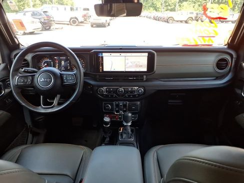 Used 2025 Jeep Gladiator Mojave AWD/4WD image 12