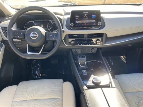 Used 2024 Nissan Rogue SV image 17