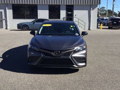 Used 2022 Toyota Camry SE image 2