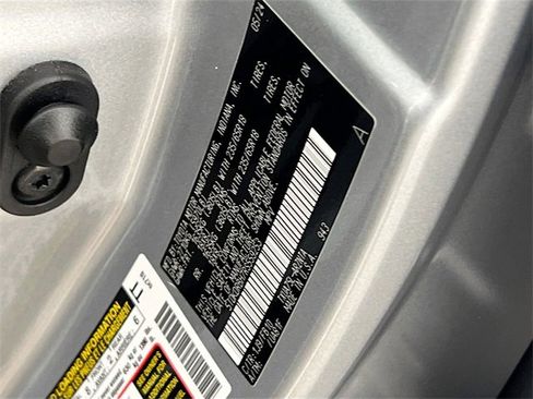 Used 2024 Toyota Highlander LE image 27