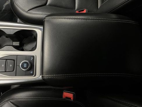 Used 2023 Ford Explorer Limited image 21