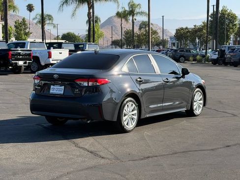 Used 2025 Toyota Corolla LE FWD image 5