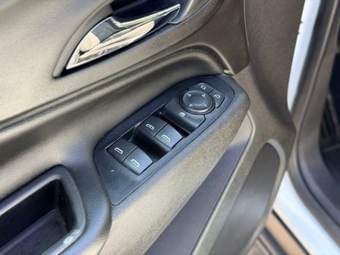 Used 2019 Chevrolet Equinox LT image 19