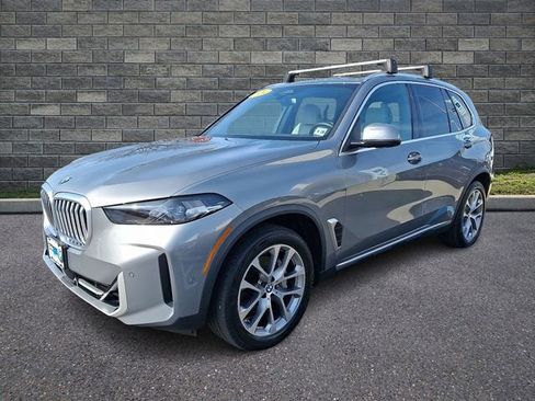 Used 2024 BMW X5 xDrive40i w/ Parking Assistance Package AWD/4WD image 3