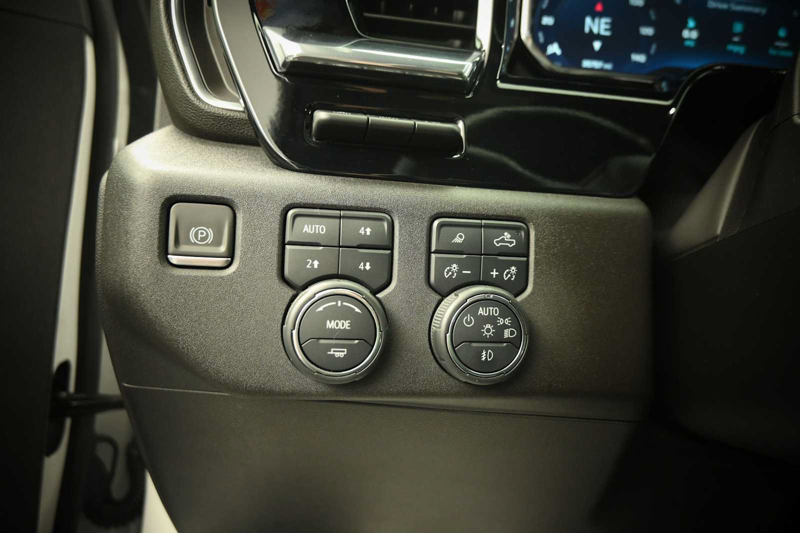 Used 2024 Chevrolet Silverado 1500 LTZ AWD/4WD image 16