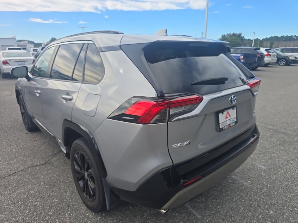 Used 2022 Toyota RAV4 SE w/ SE Grade Weather Package AWD/4WD image 7