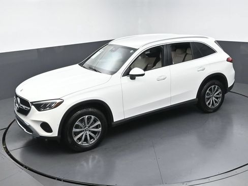 Used 2025 Mercedes-Benz GLC 300 4MATIC image 40