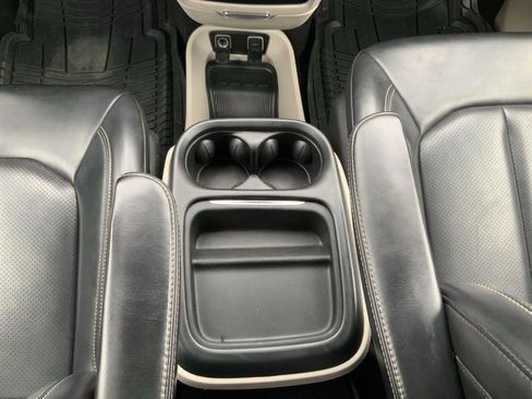 Used 2020 Chrysler Voyager Lxi image 43