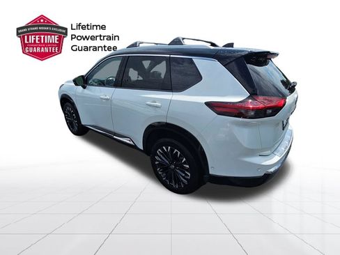 Certified 2025 Nissan Rogue Platinum w/ Platinum Premium Package FWD image 3