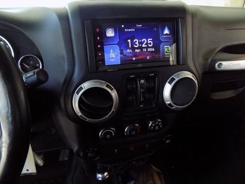 Used 2014 Jeep Wrangler Unlimited Sahara w/ Connectivity Group image 17