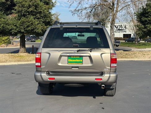 Used 2004 Nissan Pathfinder SE AWD/4WD image 7