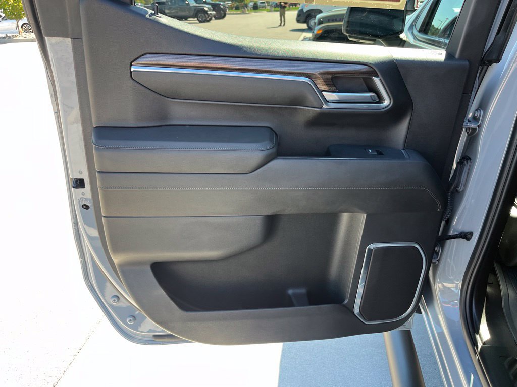 Used 2024 Chevrolet Silverado 1500 RST AWD/4WD image 17