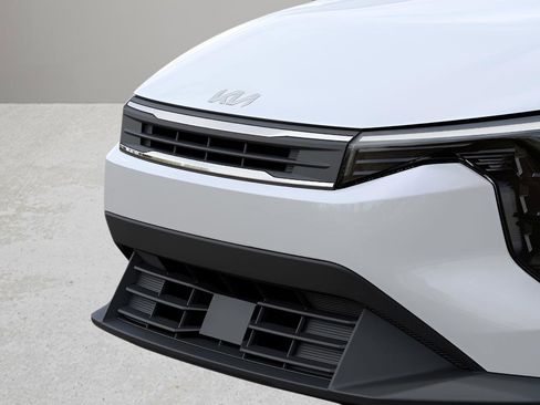 New 2025 Kia K4 LXS image 25