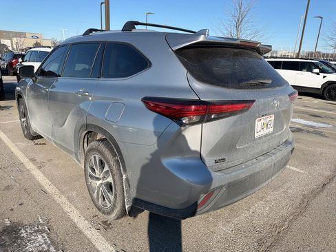 Used 2022 Toyota Highlander XLE image 7