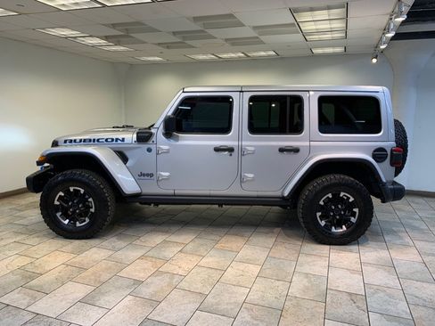 Used 2024 Jeep Wrangler Unlimited Rubicon 4xe AWD/4WD image 5