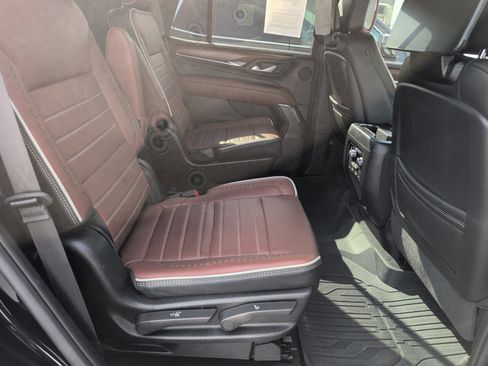 Used 2024 GMC Yukon Denali Ultimate AWD/4WD image 12
