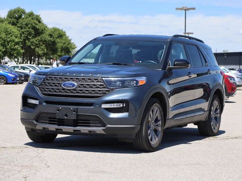 Used 2022 Ford Explorer XLT w/ Equipment Group 202A AWD/4WD image 6