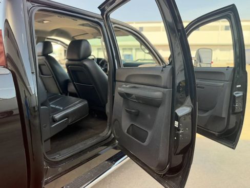 Used 2011 Chevrolet Silverado 2500 LT w/ Interior Plus Package RWD image 25