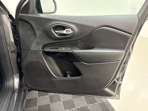 Used 2020 Jeep Cherokee Latitude Plus FWD image 26