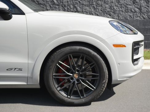 Certified 2026 Porsche Cayenne GTS AWD/4WD image 11