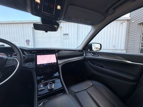 Used 2023 Jeep Grand Cherokee L Limited AWD/4WD image 16