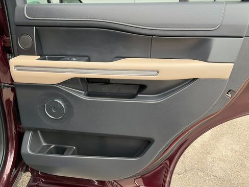 Used 2023 Ford Expedition Limited image 33