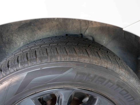 Used 2021 Chevrolet Equinox LT FWD image 30