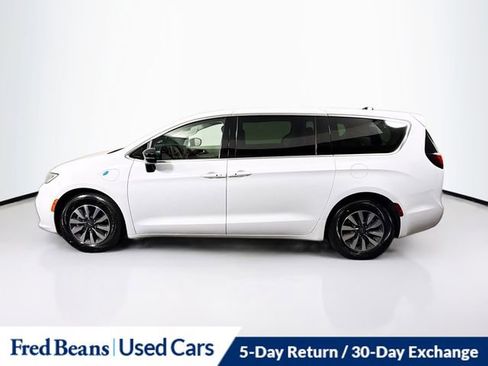 Used 2024 Chrysler Pacifica Limited FWD image 5
