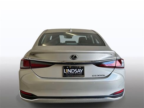 New 2025 Lexus ES 300h w/ Premium Package image 10