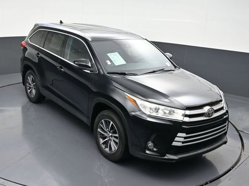 Used 2019 Toyota Highlander XLE image 22
