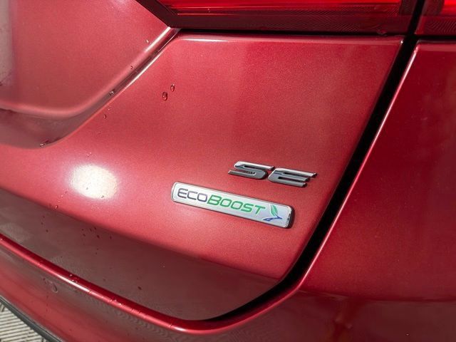 Used 2017 Ford Fusion SE w/ Fusion SE Technology Package FWD image 16