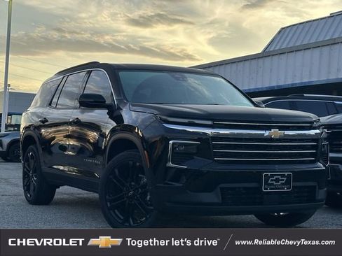 New 2026 Chevrolet Traverse LT w/ Driver Confidence Package FWD image 2