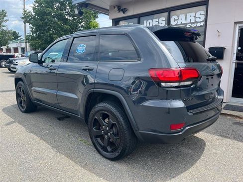 Used 2018 Jeep Grand Cherokee Laredo AWD/4WD image 2