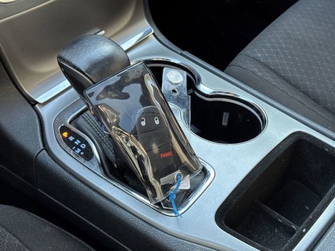 Used 2020 Jeep Grand Cherokee Laredo image 34